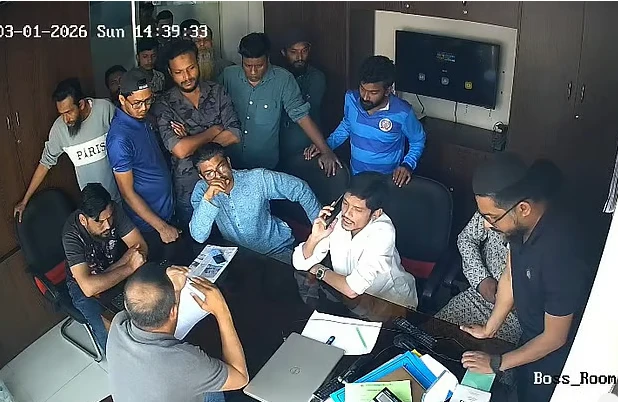 বেডরুমে ঢুকে গুলি করার হুমকি: রংপুরে ইন্টারনেট ব্যবসা দখলের চেষ্টা