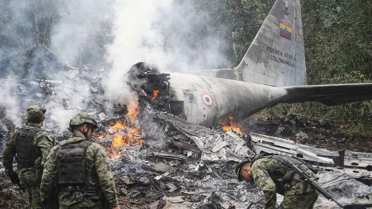 শতাধিক সেনা নিয়ে  কলম্বিয়ার বিমান বিধ্বস্ত